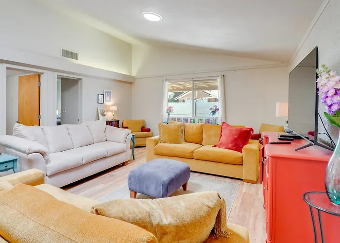 Spacious Tucson Home! Near Uarizona & Banner