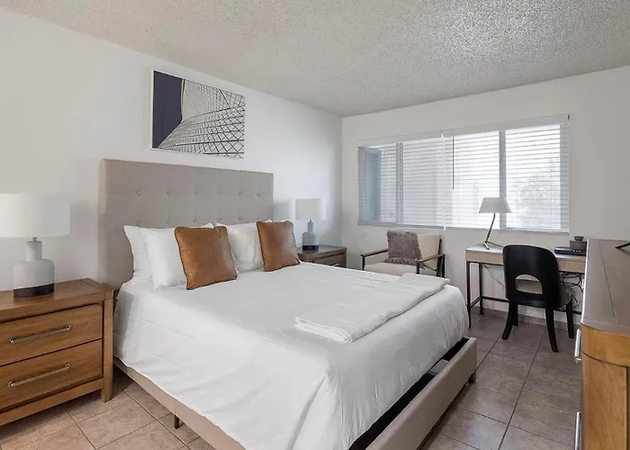 Landing Stylish Studio In Glendale
