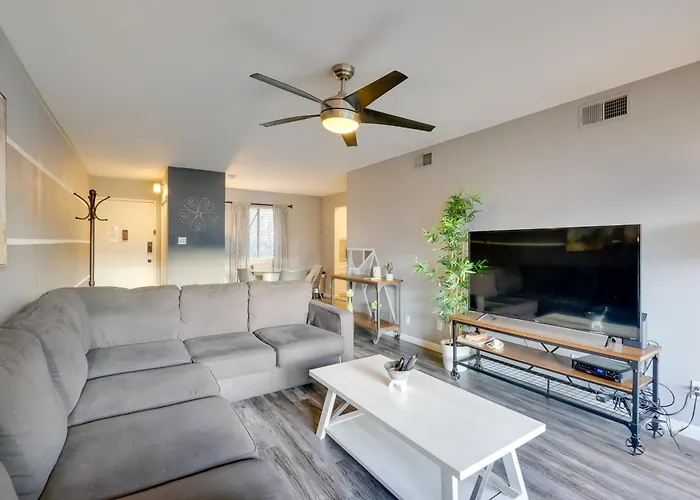 Fully Renovated! Walkable Old Town Condo