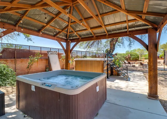Pet-Friendly Tucson Casita: Shared Swim Spa!