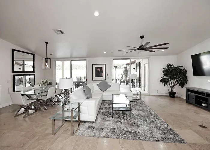 Private Executive Home, Pet Friendly, Walkable