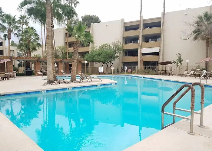 Chic Condo With Parking Spot - Minutes To Old Town!