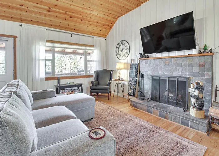 Cozy Cabin + Casita | Pinetop Forest Retreat