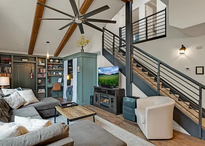 Your Second Home @ Country Club Stunning Views Family-Friendly Outdoor Bliss