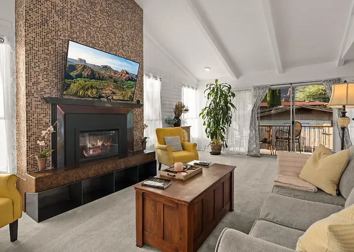 Red Rock Retreat With 360 Panoramic Views & Steps To Uptown Shops