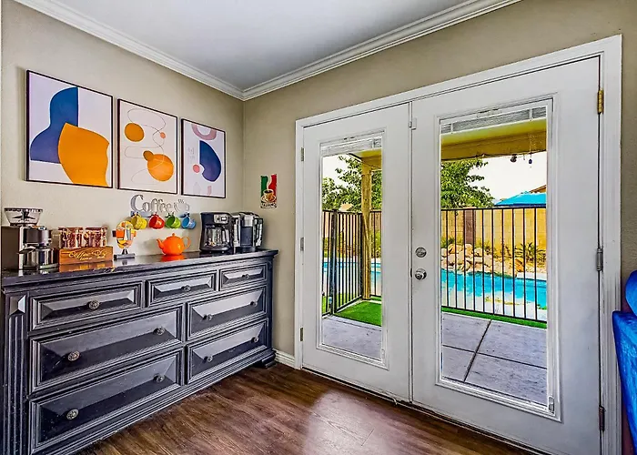 Family Fun 4 Bedroom House Close To Everything