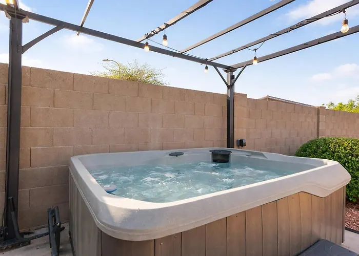 Spacious Glendale Home W/ Hot Tub & Rv Parking