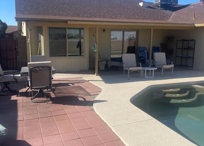 Spacious Four Bedroom Glendale Home With Pool Near Westgate Stadium