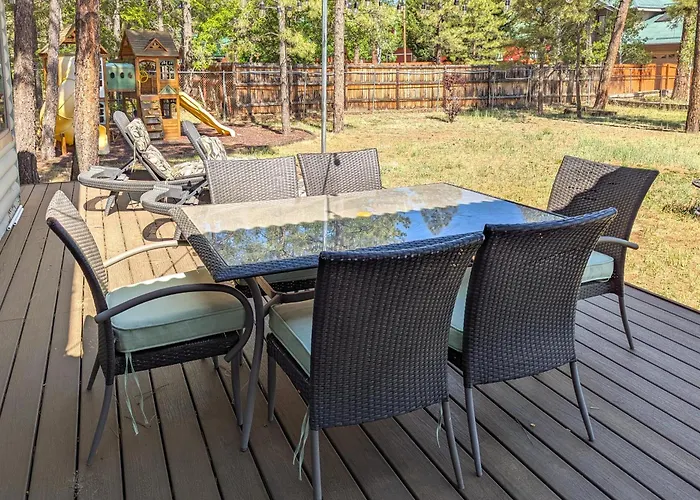 Fire Pit & Grill: Waterfront Cabin In Lakeside!