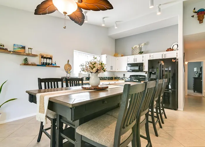 Desert Oasis Ranch-Style Mesa Home, Hiking/Tubing
