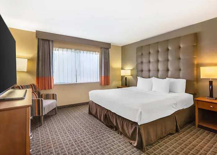 Best Western Plus Scottsdale Thunderbird Suites