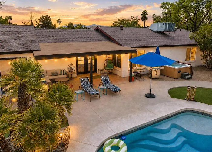 Cactus Breeze Retreat With Pool Hot Tub And 2 Suites