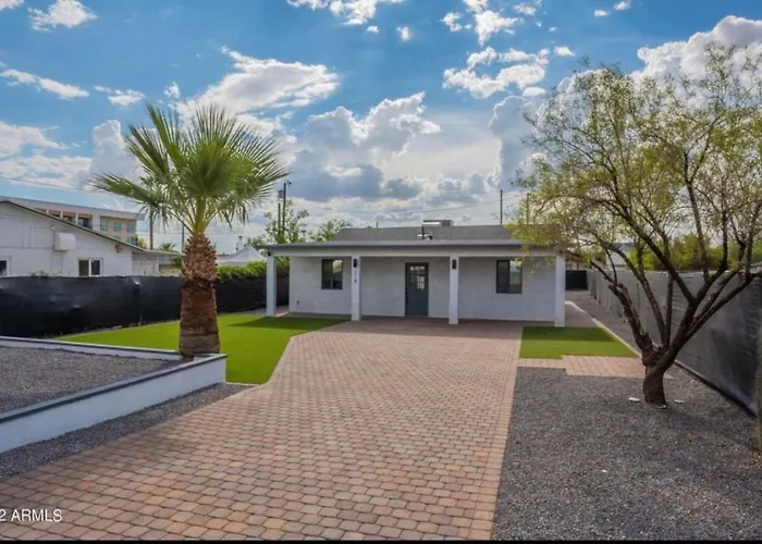 Affordable Modern Home Near Airport! Private Az