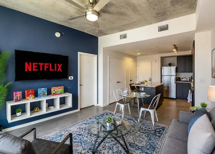 Stylish 1Bd - Central Downtown - Gym, Pool, Parking