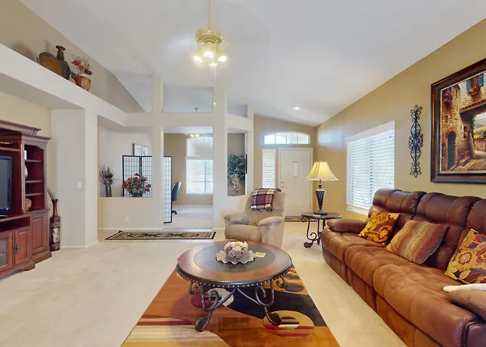 Golf, Hike & Unwind: Peoria Retreat W/ Patio!