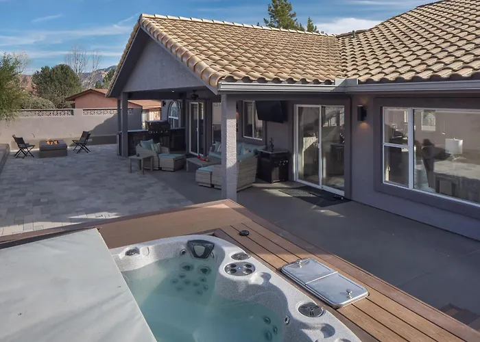 Stunning Views Hot Tub Prime Location