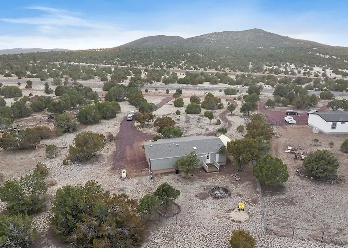 Near GC Train-1Acre-Wifi-Kitchen-King-Parking-Yard