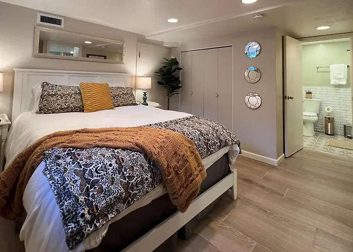 Historic Suite On Prescott'S Best Street!