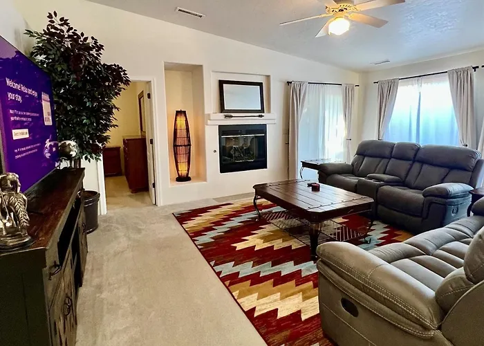 Large Prescott Home W3-Car Garage Central & Quiet