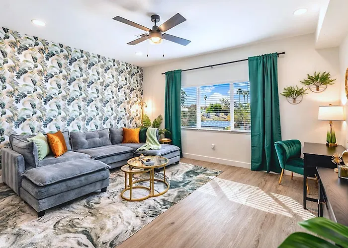 Emerald Palm- Luxury 3Br- Pool, King Beds, Spacious, Quiet, Garage, Close To Airport And Oldtown