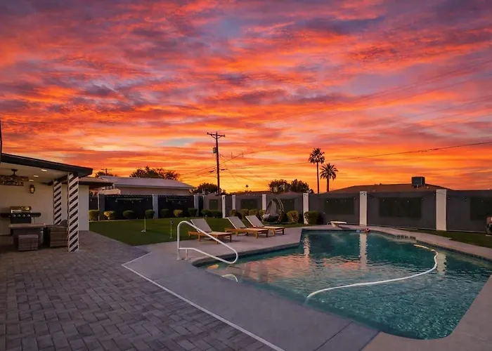 Glimmer-Sparkling Pool & Mini Golf-Near Old Town