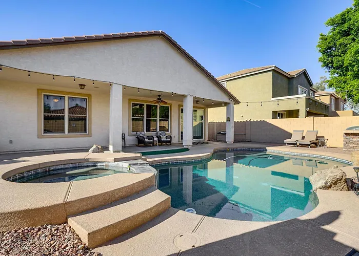 Poolside Oasis: Group-Friendly Getaway In Phoenix!