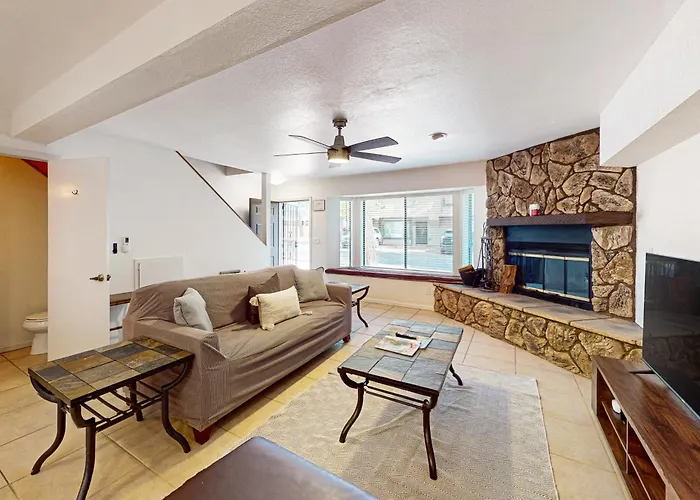 Khunu-Wasi White Mountain Hideaway