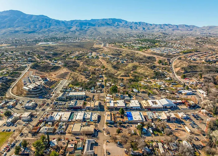 Kindra Heights - A Modern Verde Valley Wine Retreat