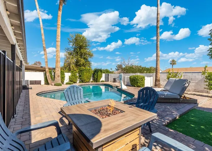 Modern Phoenix Stay With Hot Tub And Pool