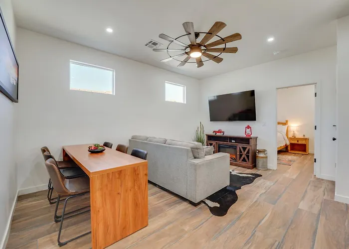 Outdoor Space, Near Everything: Glendale Getaway!