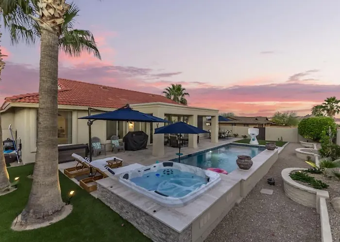 3Br Hilltop Oasis With Pool Hot Tub & Mountain Views