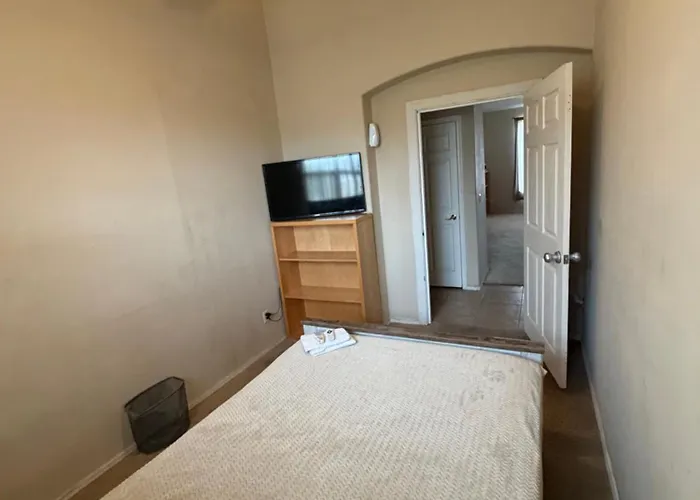 Goodyear Cul-De-Sac Room 6