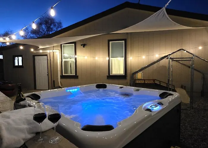Cliff Views, Hot Tub, Game Room, Kayaks