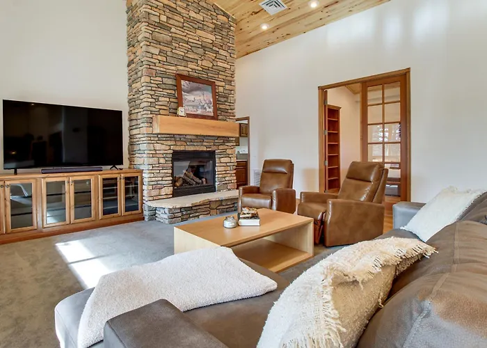 Forest-View Gem In Show Low: Hike, Fish & Golf!