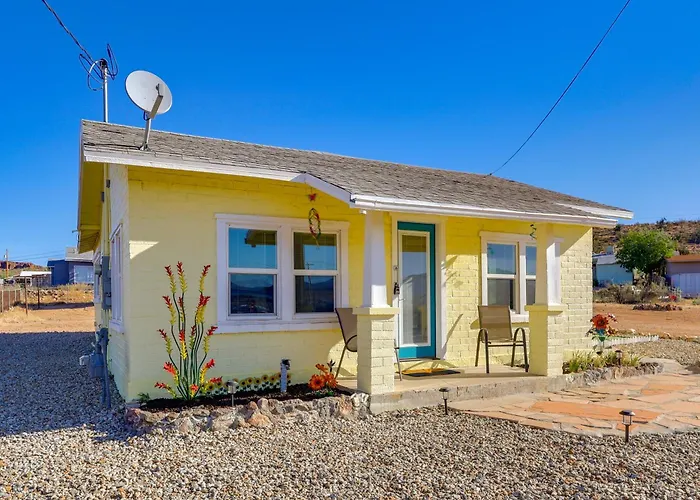 Route 66 Roadtripper Retreat W/ Private Backyard