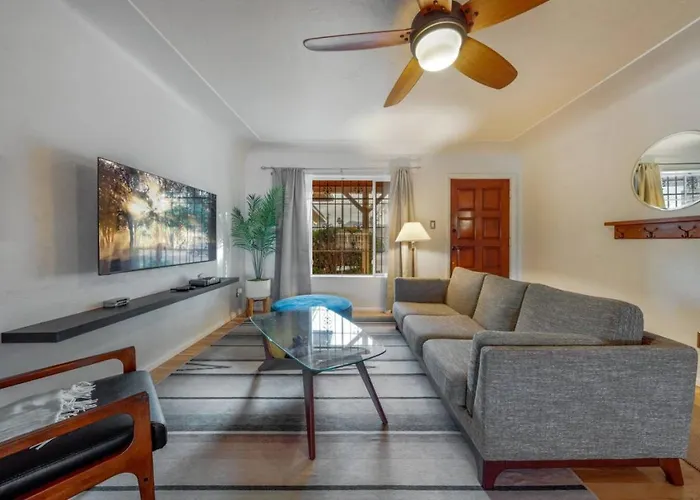 Carport, 4 Bedroom 2 Ba, Sleeps Up To 8, Fenced Yard