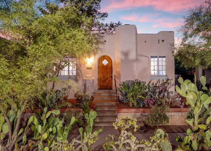 Desert Bloom, Blocks From U Of A, 1 Bedroom 1 Ba