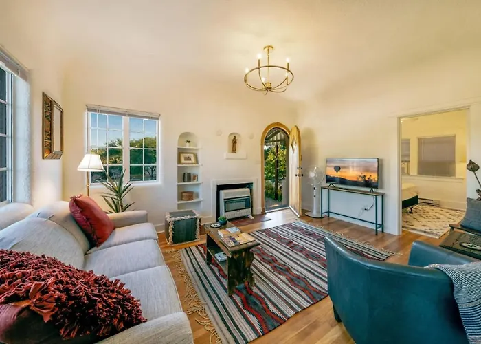 3 Blocks From U Of A And 4Th Ave, Cozy, 1 Bedroom 1 Ba