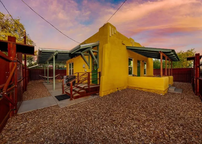 Near U Of A, 2 Bedroom 1 Ba, Fenced, Covered Patio