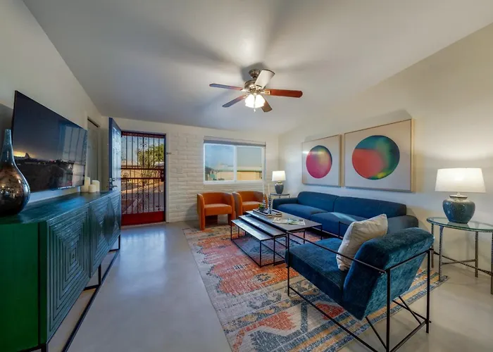 Stylish, Big Yard, 3 Bedroom 2 Ba, Carport, Grill