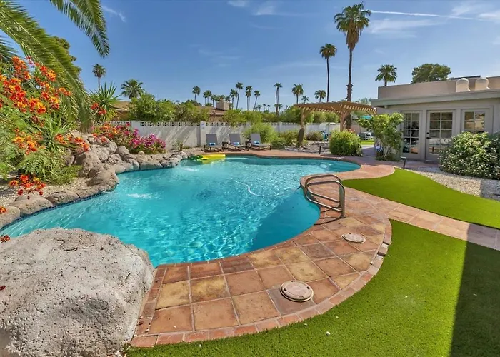 Spacious Desert Home Heated Pool