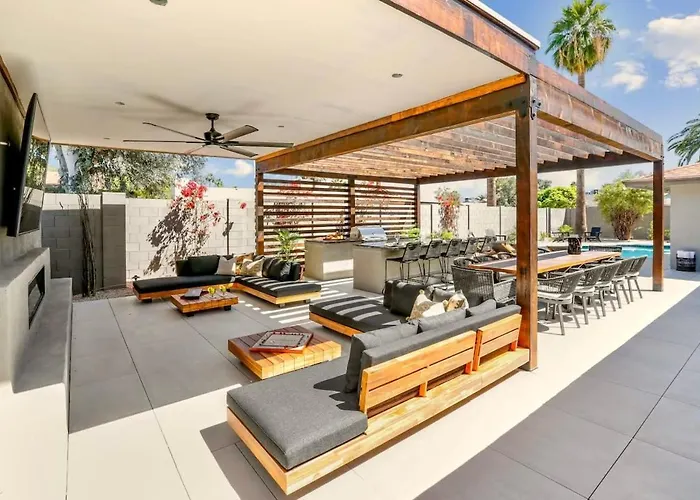 Deluxe Desert Getaway Heated Pool & Hot Tub