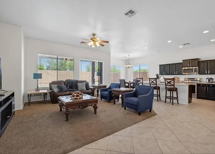 4Br Goodyear Home | Sleeps 10 | W/ King Bed