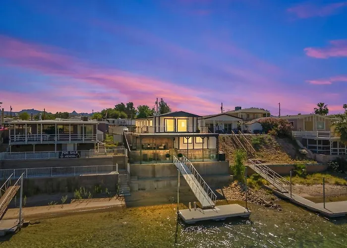 Modern Waterfront Private Dock& Balcony