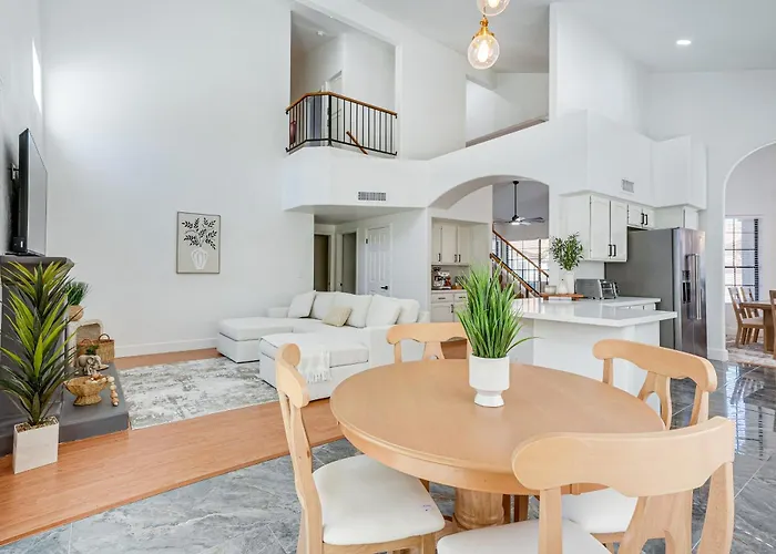 Recently Remodeled Avondale Retreat, Private Yard!
