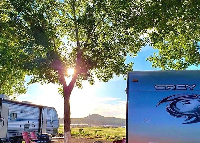 Spacious Family-Friendly Rv Suite With Private Deck, Firepit & Fully Equipped Kitchen Near Williams, Arizona