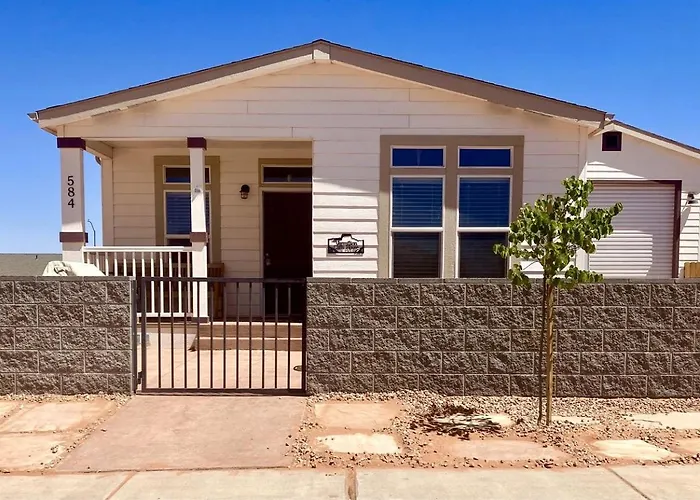 Pet-Friendly Desert House With Vermillion Cliffs Views & Boat Parking Near Antelope Canyon, Page Arizona