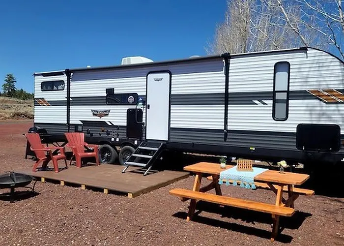 Family-Friendly Spacious Rv Suite With Modern Kitchen, Fireplace & Private Deck Near Williams, Arizona