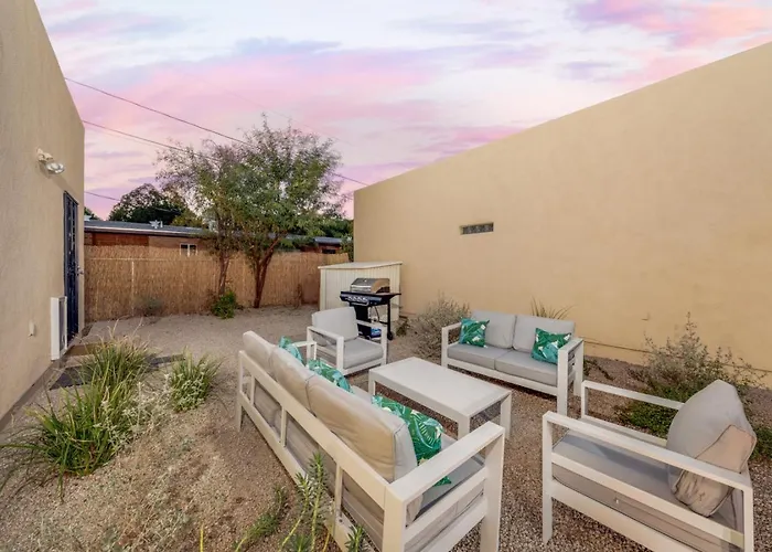 Central And Quiet 2 Bedroom Lovely Remodel