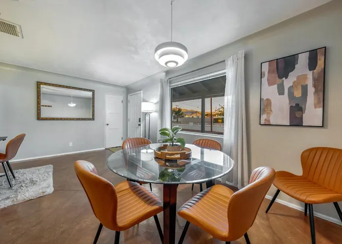Central, 4 Bedroom 2 Ba, Fire Pit, Fenced Backyard